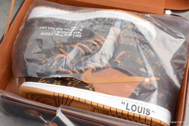 Off-Louis Air AQ0818-158 AJ1 x OW 1 Jordan 0925